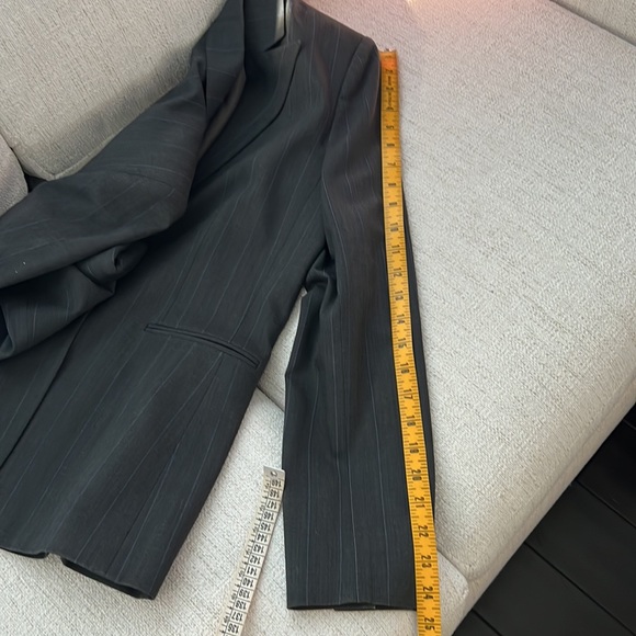 Tahari blue gray pinstriped business jacket size 8 - Picture 11 of 11